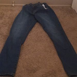 i am selling these jeans .